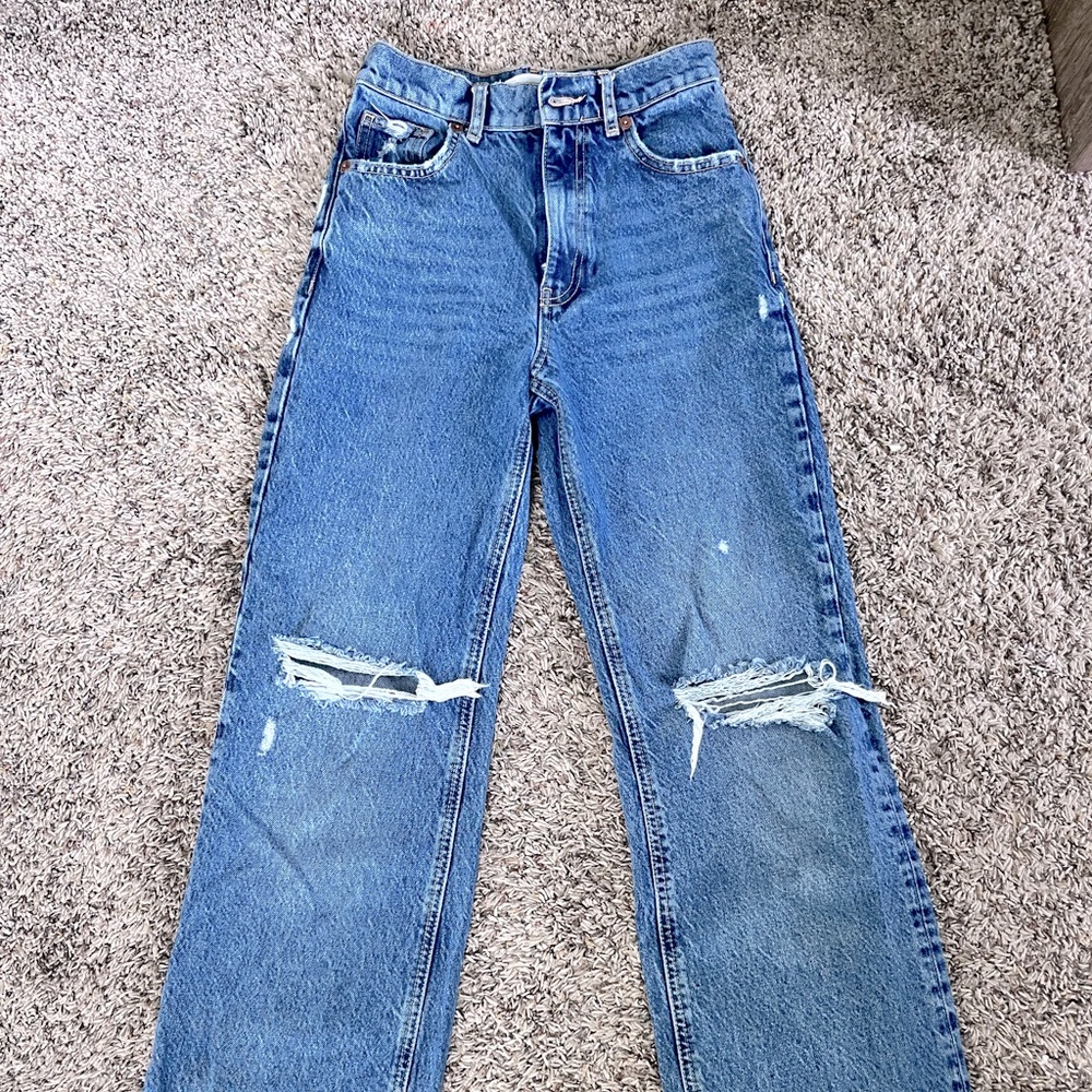 High Waisted Zara Jeans 
Medium Wash 
Size US 2
